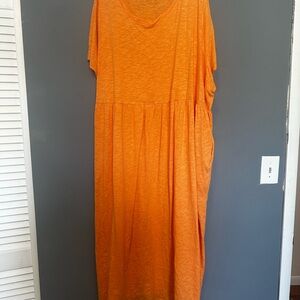 Relaxed V-Neck Orange Maxi Dress with Gathered Waist